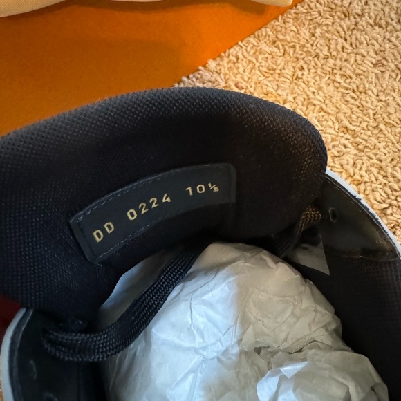 Louis Vuitton Trainer Sneakers - Picture 7 of 7